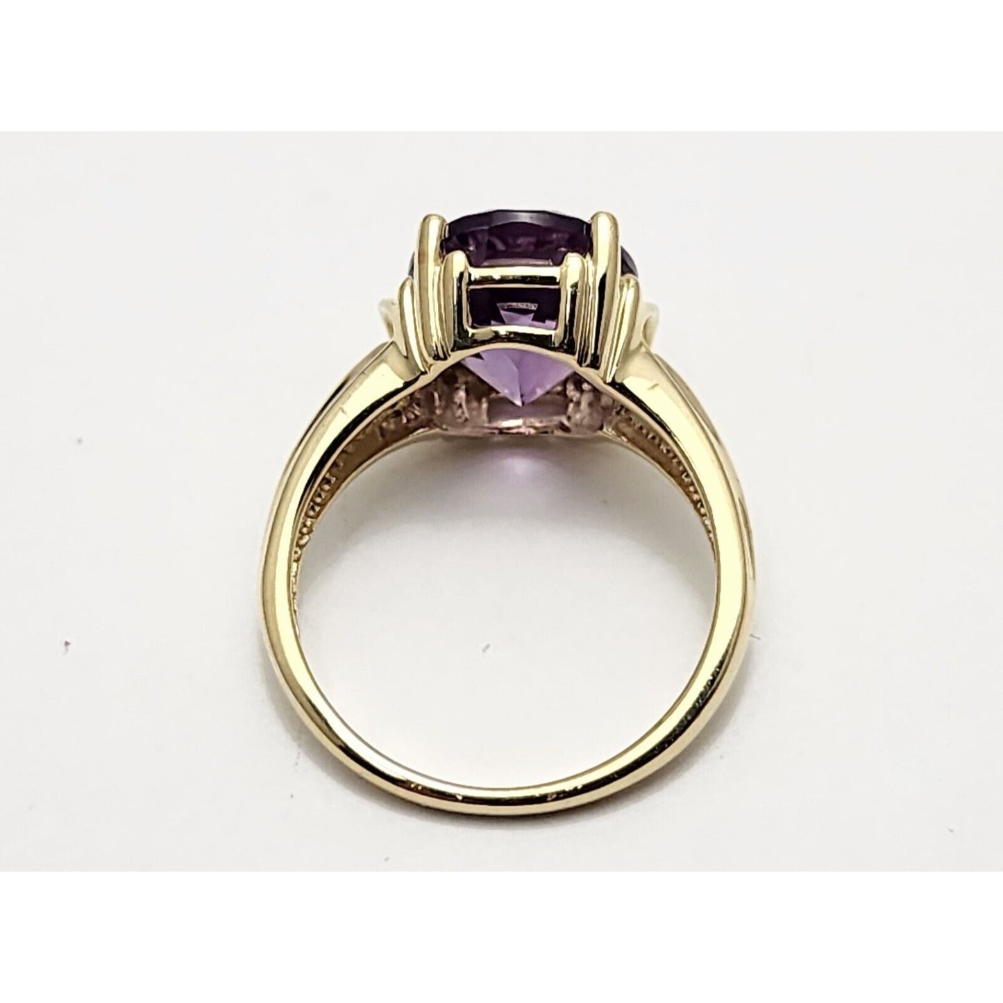 14K Yellow Gold Oval Cut Amethyst Ring