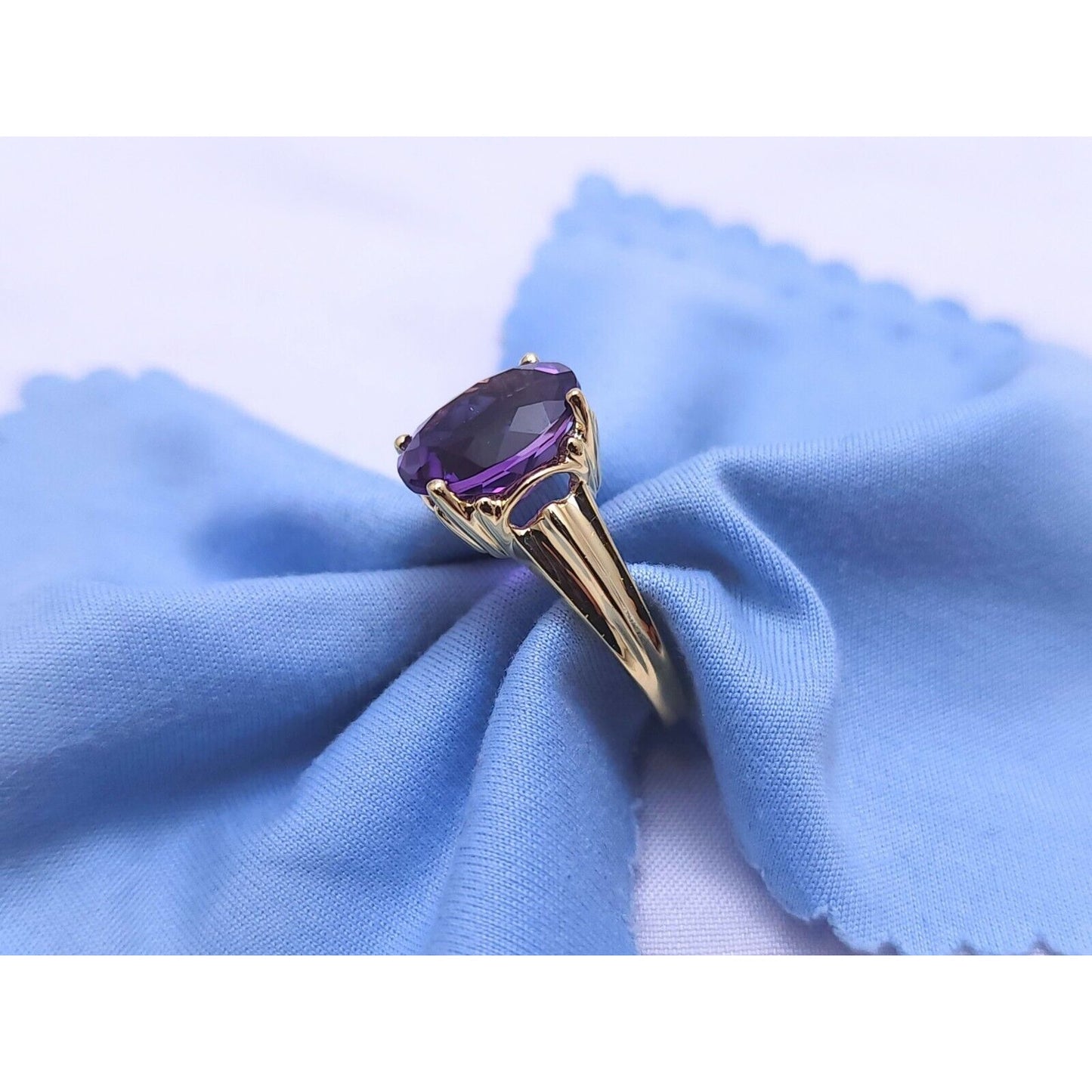 14K Yellow Gold Oval Cut Amethyst Ring