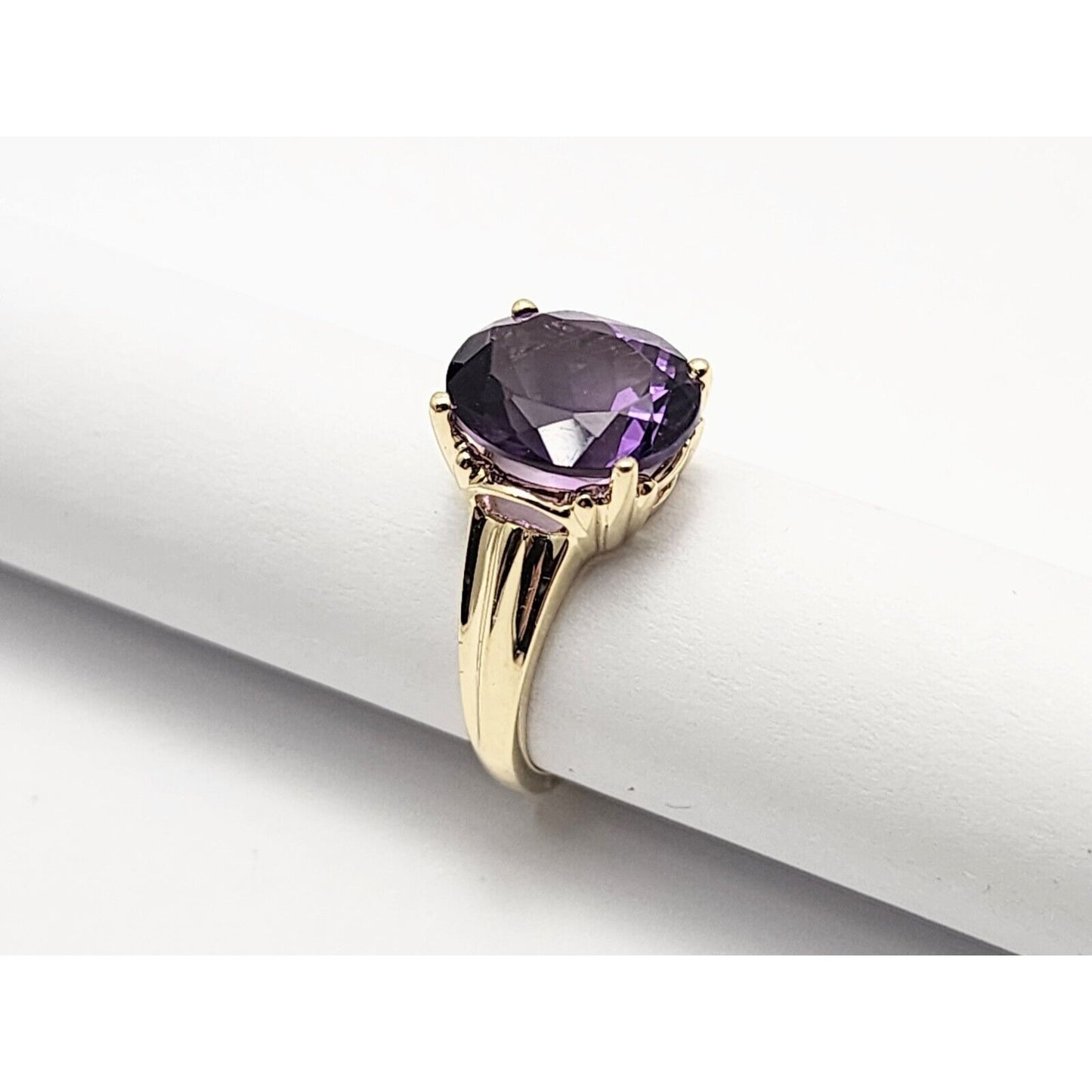14K Yellow Gold Oval Cut Amethyst Ring