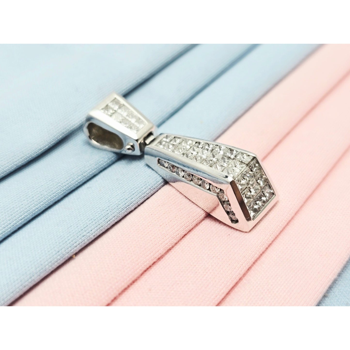 18K White Gold Princess Cut Invisible Setting Diamond Charm Pendant