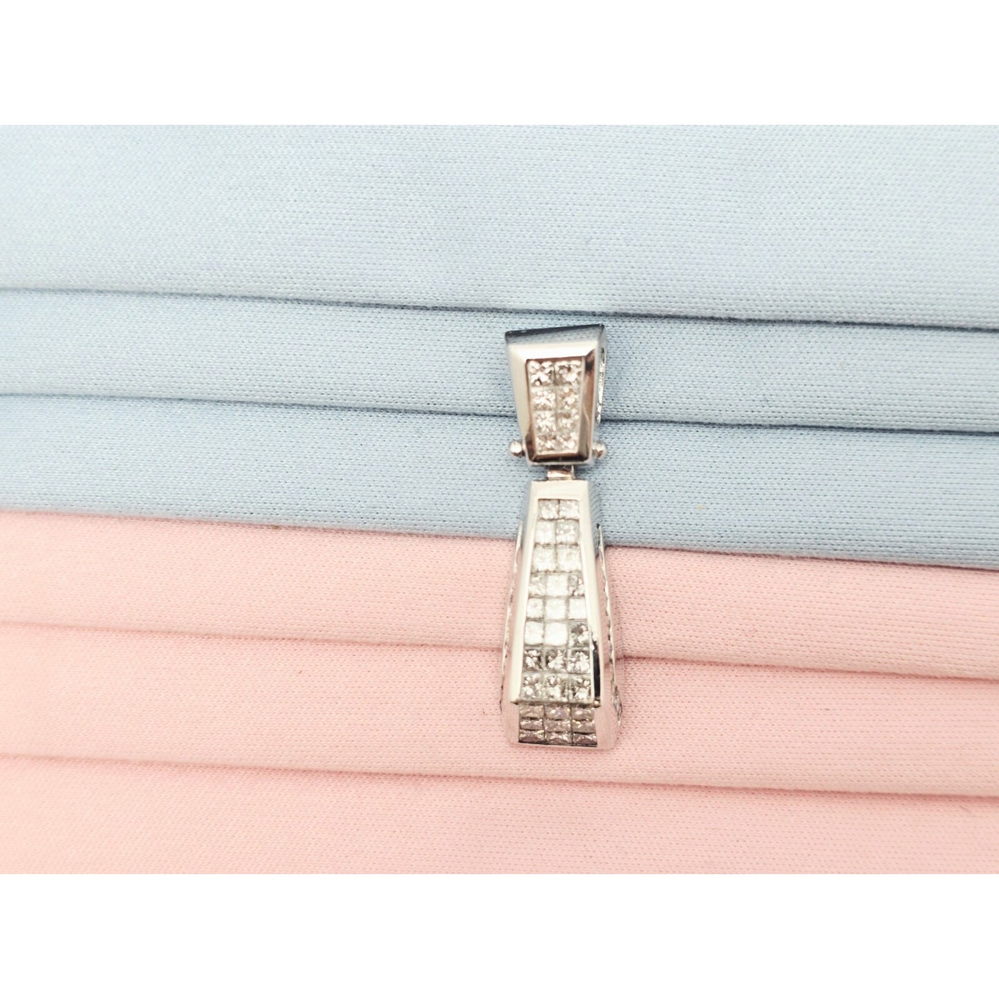 18K White Gold Princess Cut Invisible Setting Diamond Charm Pendant