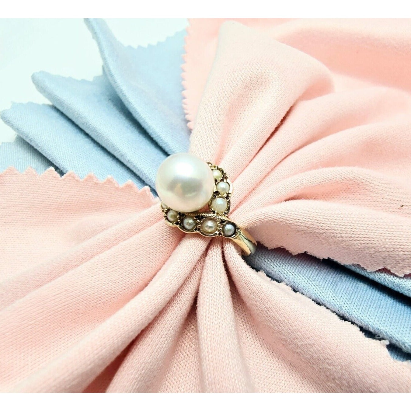 Vintage 14K Yellow Gold Round Pearl Ring