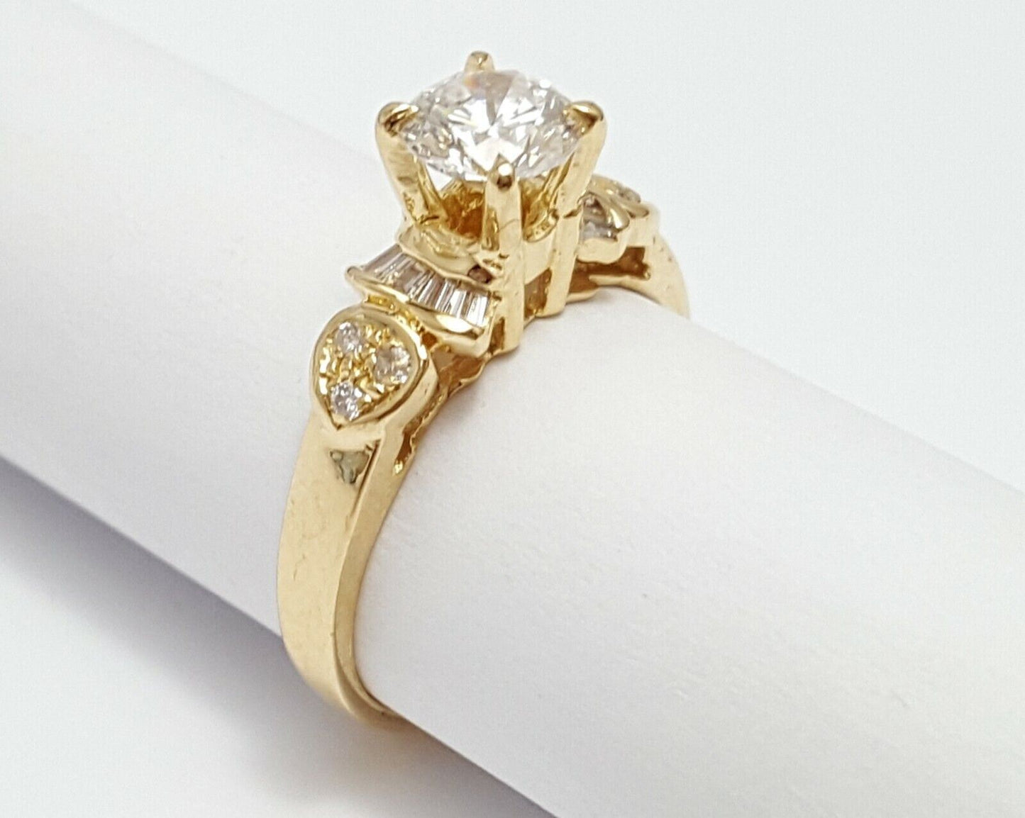 Exquisite 18K Karat Solid Yellow Gold Solitaire Diamond Wedding Engagement Ring