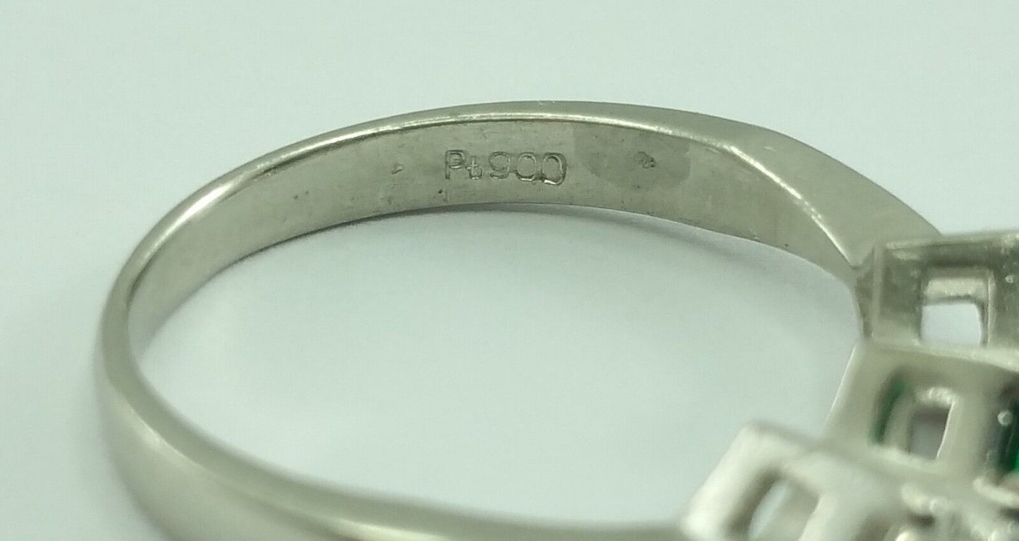 Exquisite Solid Platinum 900PL Desinger Ladies Ring With Emerald & Diamonds