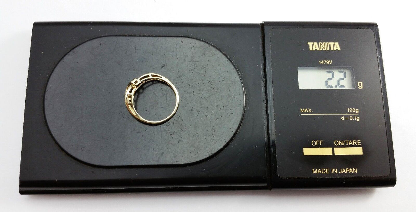 10K Solid Yellow Gold Baguette & Round Diamond Ring