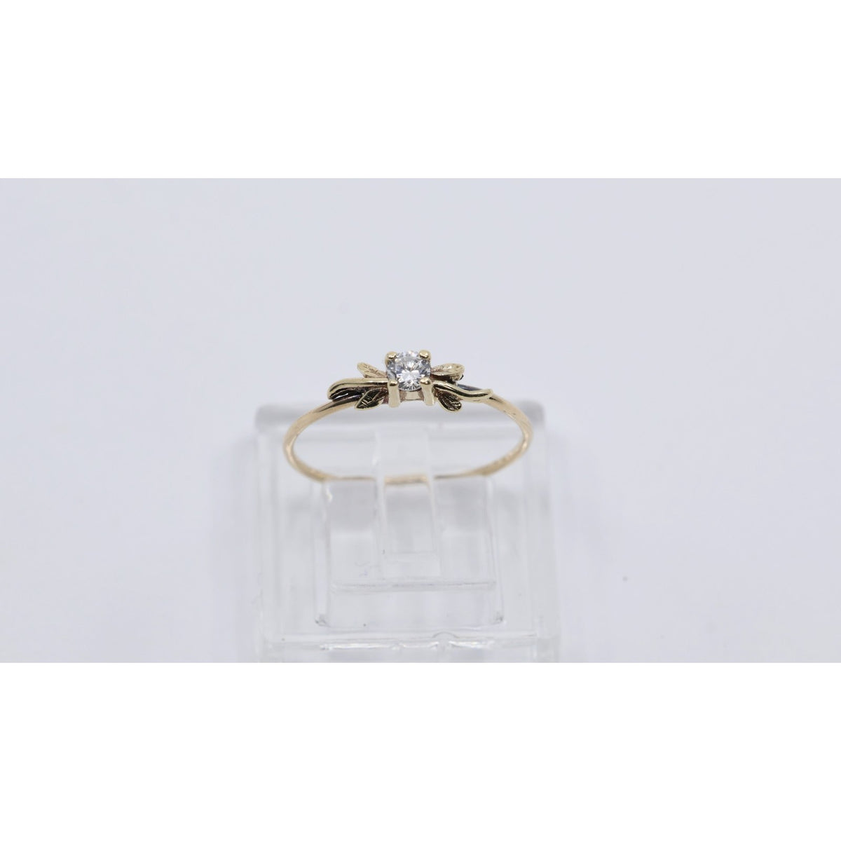 14K Yellow Gold Solitaire Leaf Vine Floral Design Ring