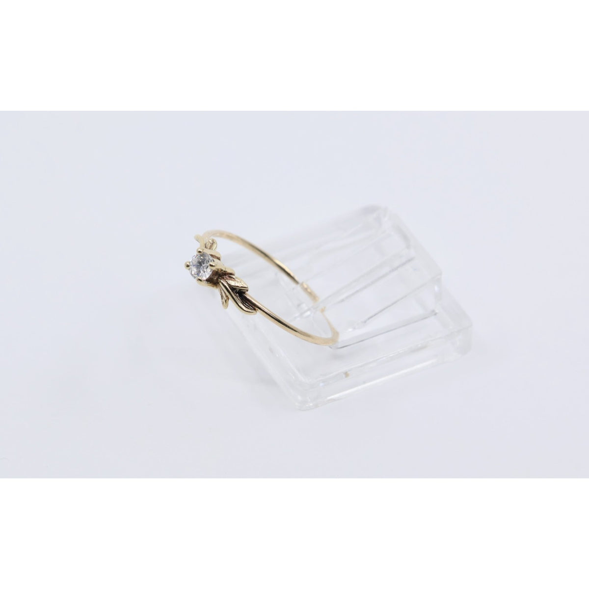 14K Yellow Gold Solitaire Leaf Vine Floral Design Ring