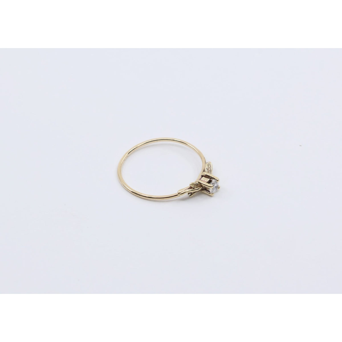 14K Yellow Gold Solitaire Leaf Vine Floral Design Ring