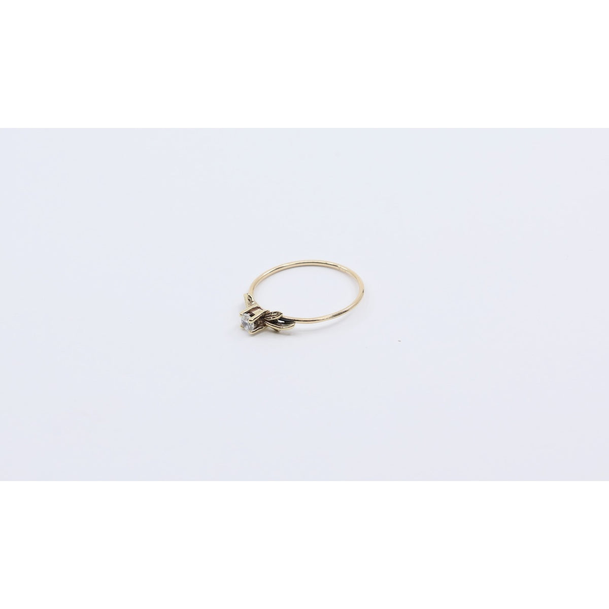 14K Yellow Gold Solitaire Leaf Vine Floral Design Ring