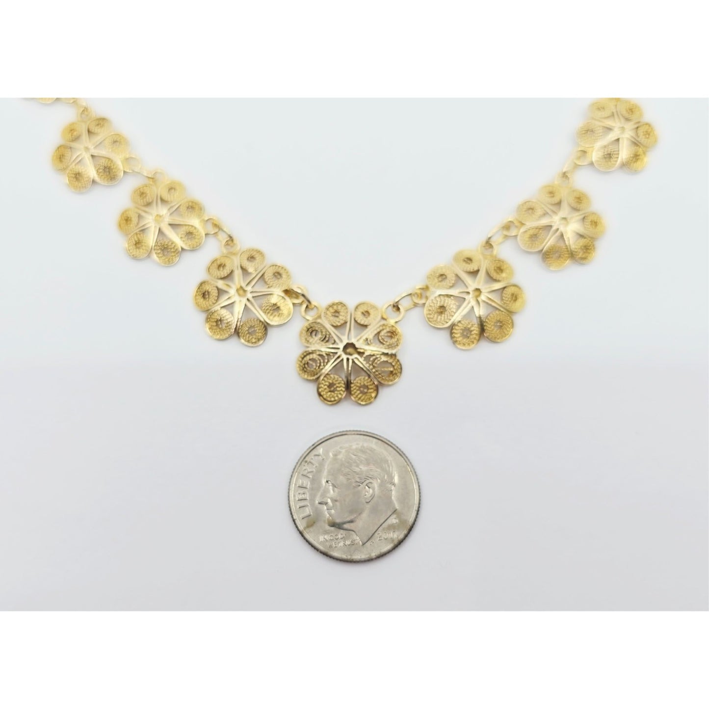 14K Yellow Gold Box Link Graduated Flower Chain Necklace