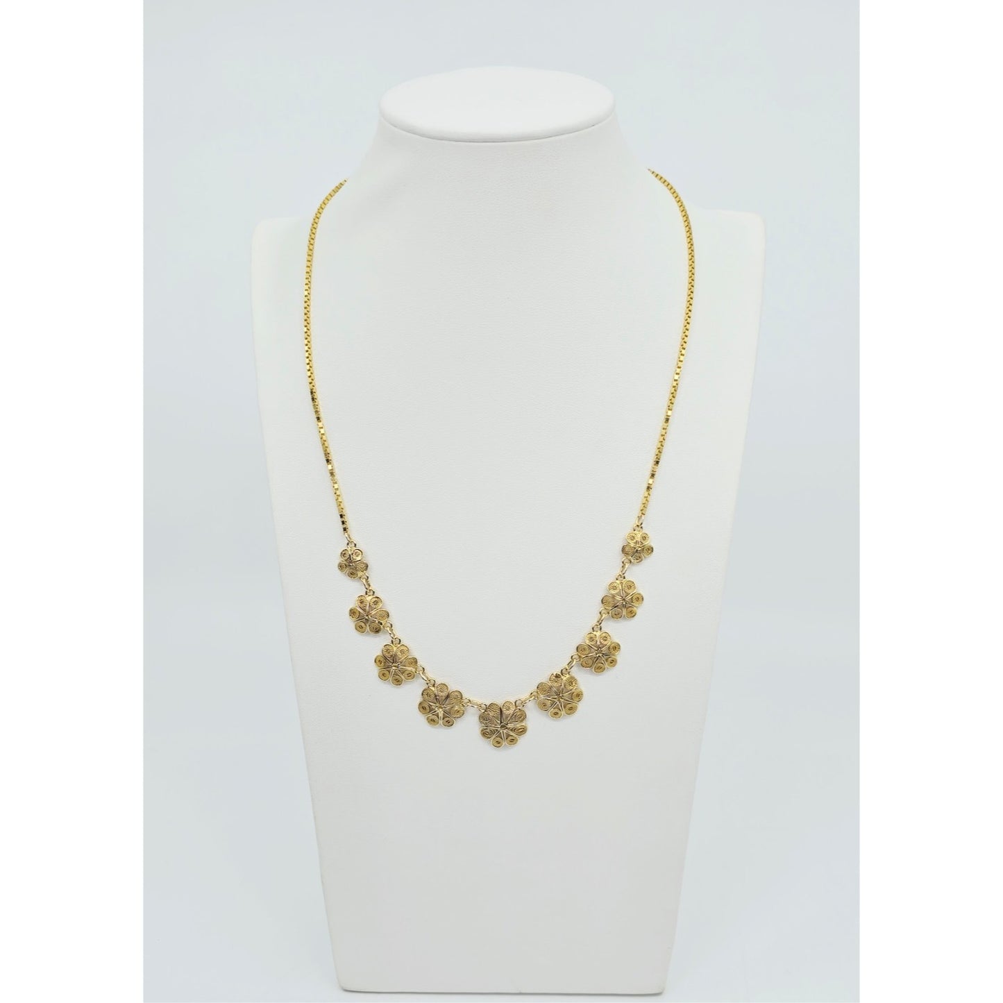 14K Yellow Gold Box Link Graduated Flower Chain Necklace
