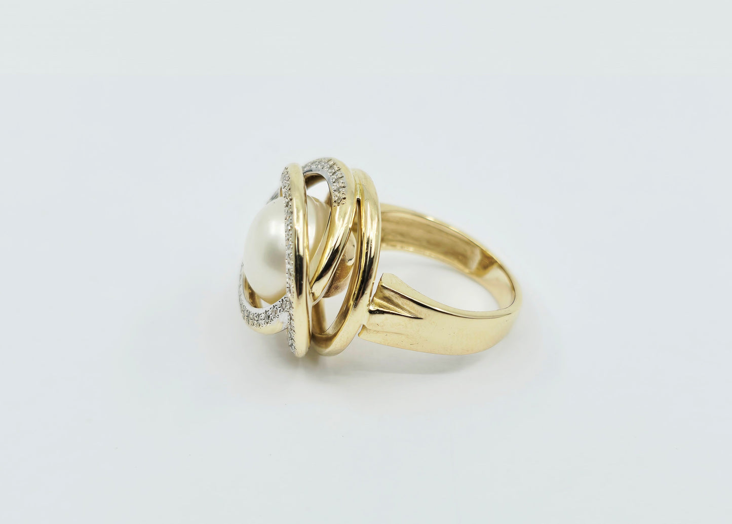 14K Yellow Gold Pearl & Diamond Knot Swirl Ring