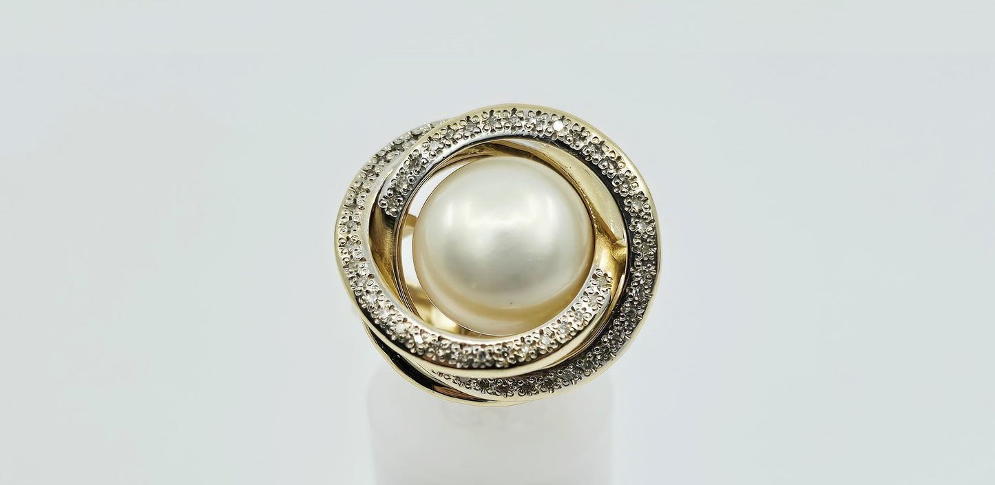 14K Yellow Gold Pearl & Diamond Knot Swirl Ring