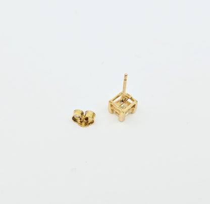 18K Yellow Gold Single Princess Cut White Diamond Stud Earring