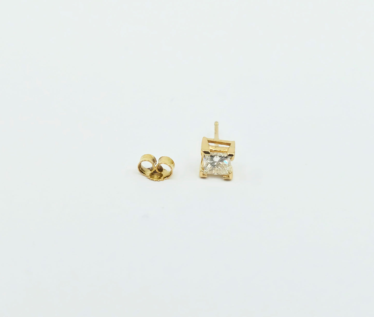 18K Yellow Gold Single Princess Cut White Diamond Stud Earring