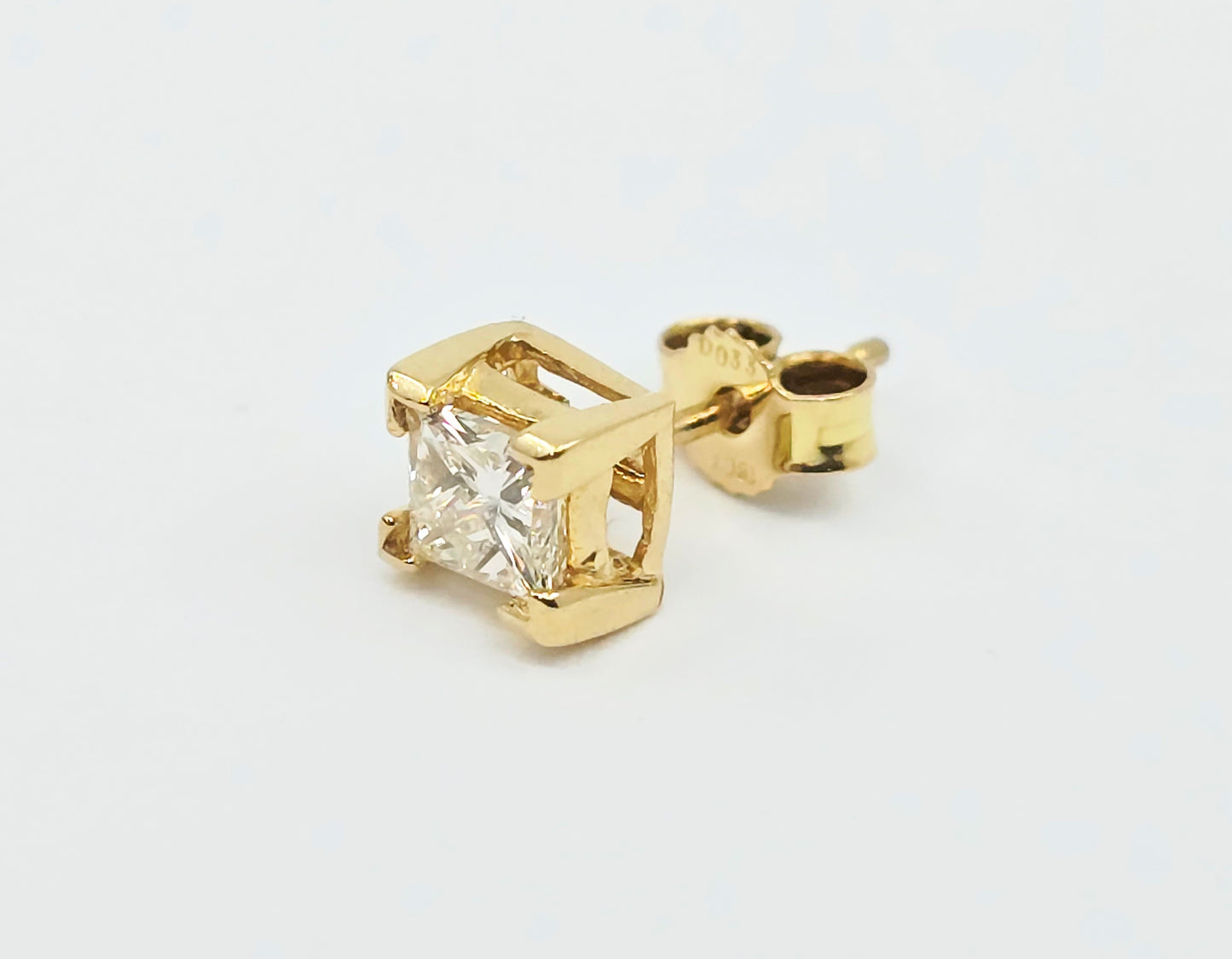 18K Yellow Gold Single Princess Cut White Diamond Stud Earring