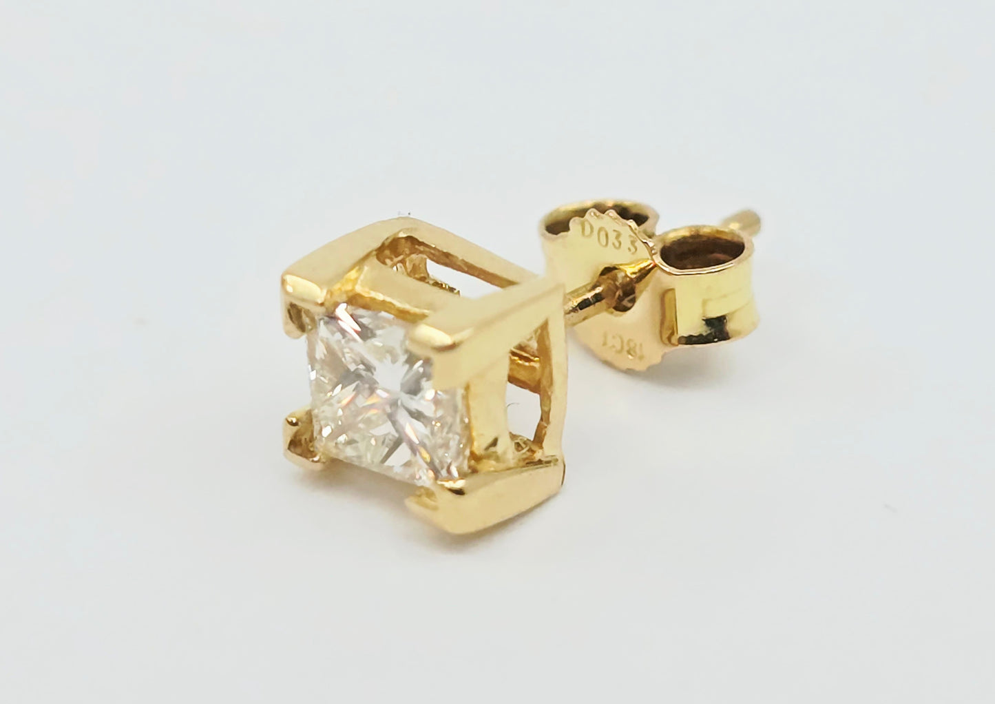 18K Yellow Gold Single Princess Cut White Diamond Stud Earring