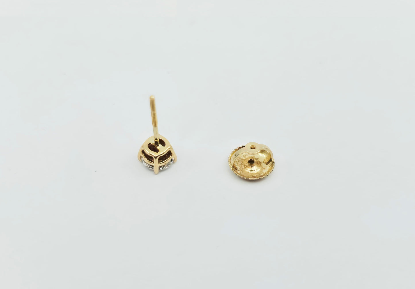 Single 14K Yellow Gold Round Cut Diamond Stud Earring