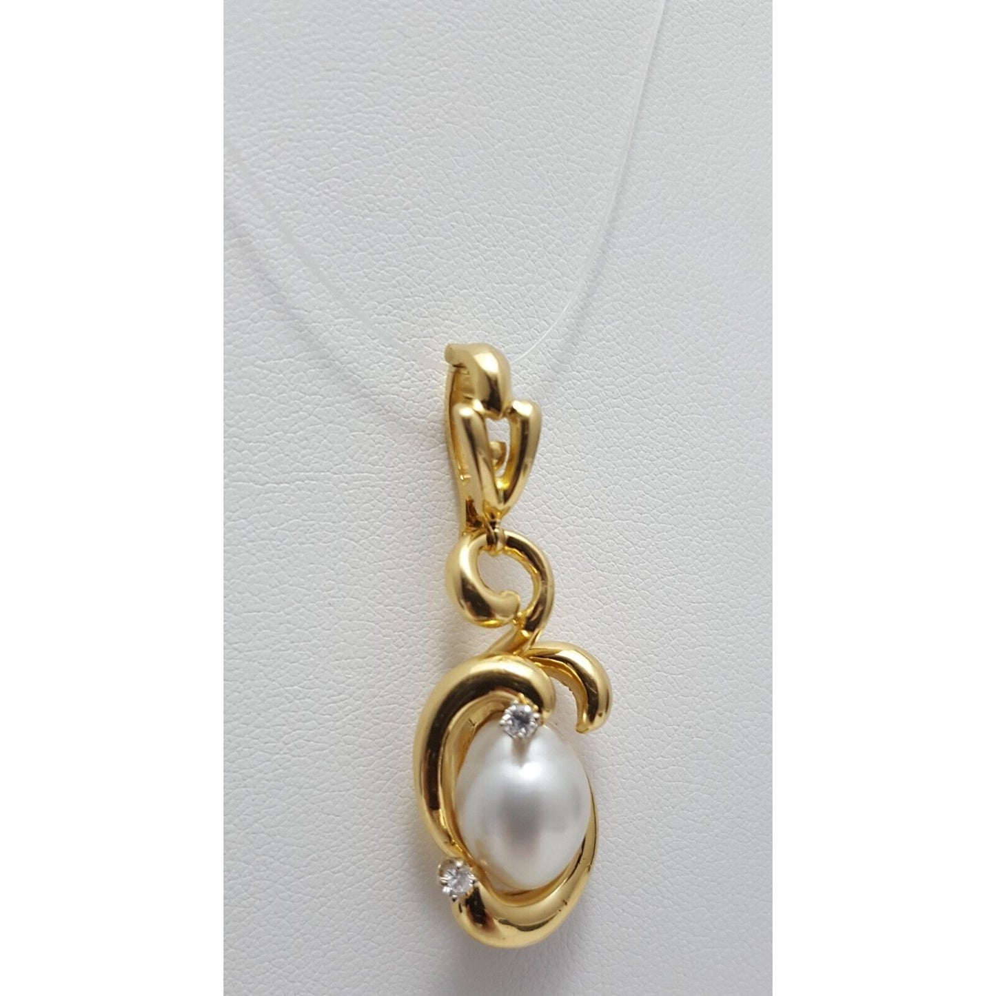 18K Solid Yellow Gold Designer Pearl & Diamond Drop Dangle Charm Pendant