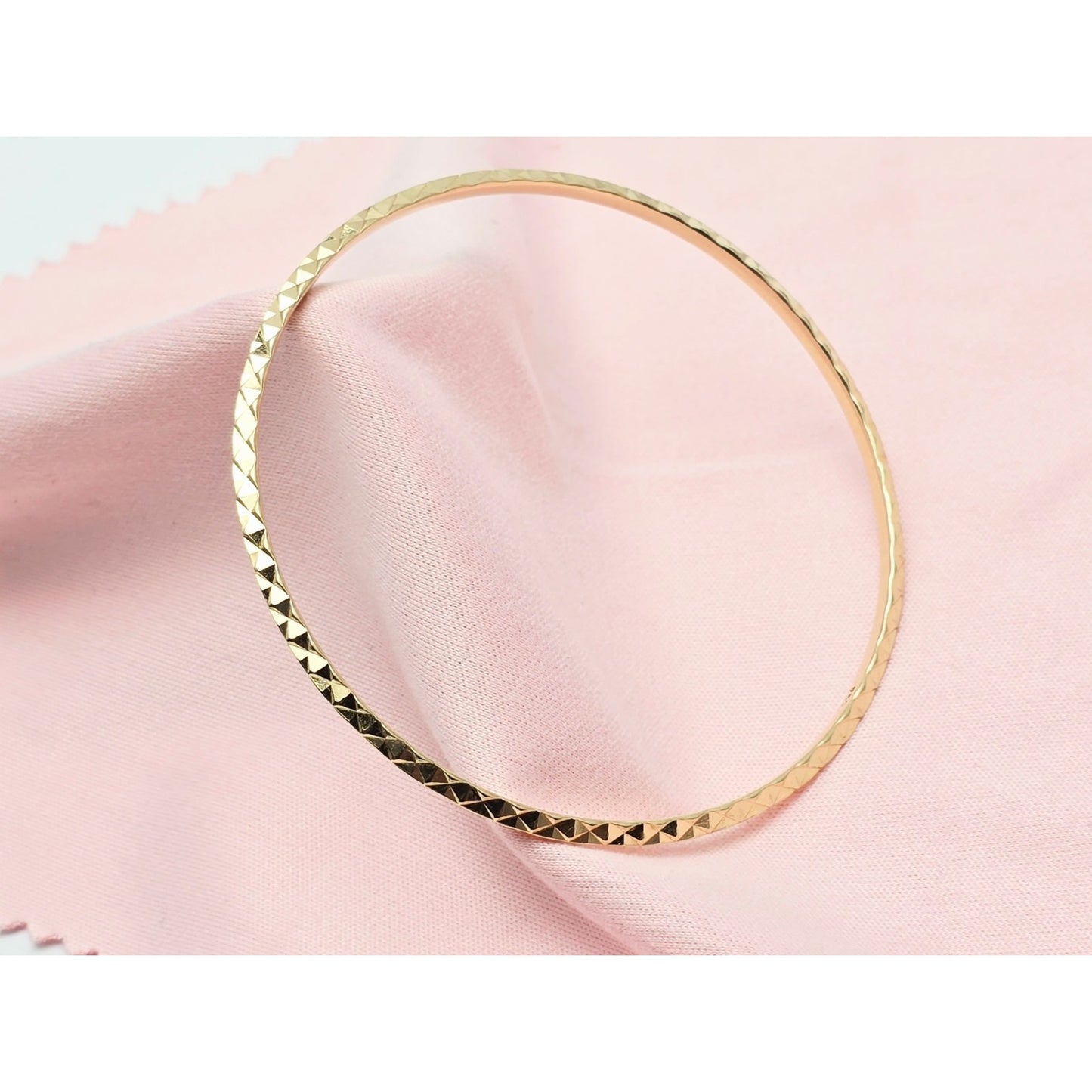 17K Yellow Gold Diamond Cut Bangle Bracelet