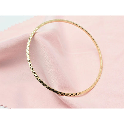 17K Yellow Gold Diamond Cut Bangle Bracelet