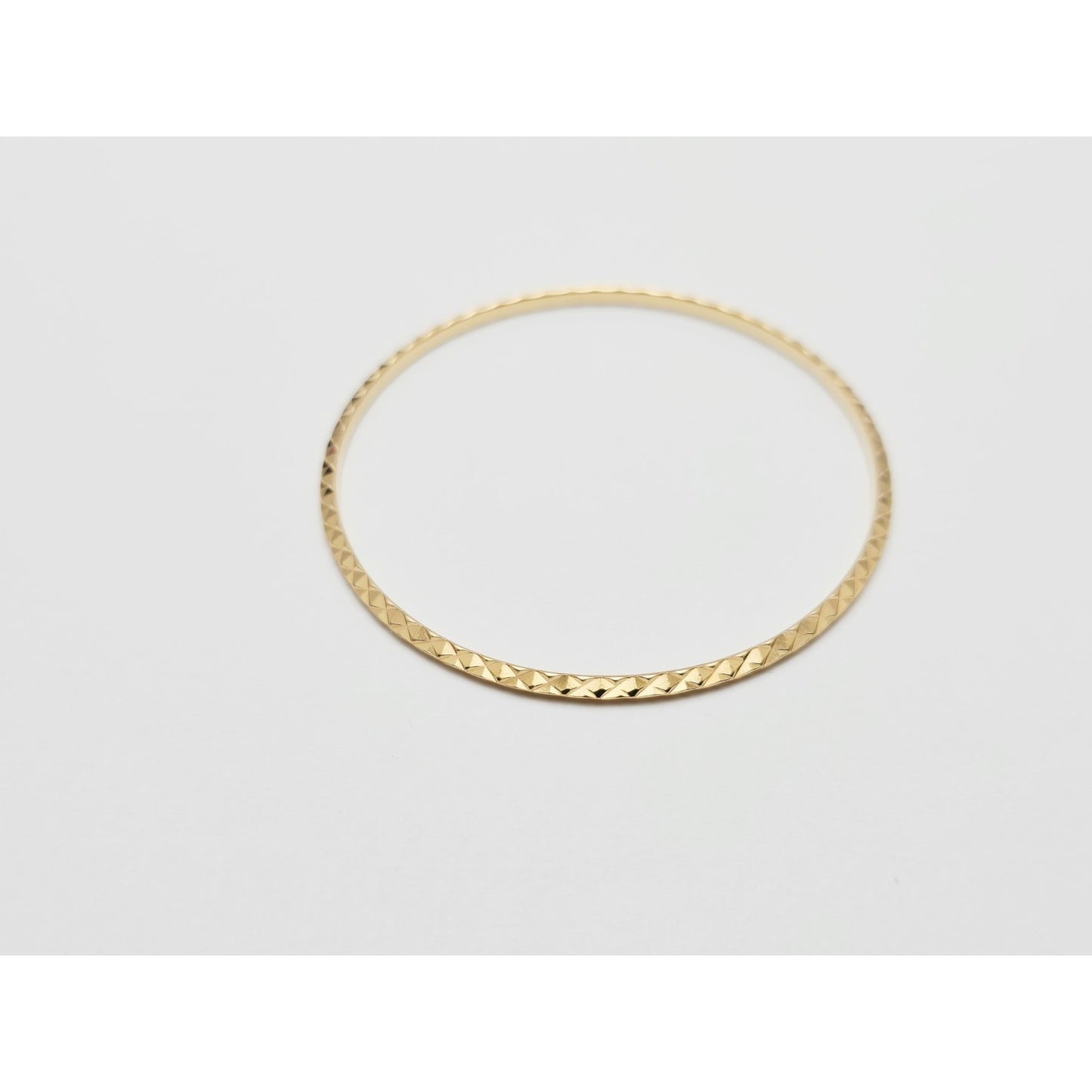 17K Yellow Gold Diamond Cut Bangle Bracelet