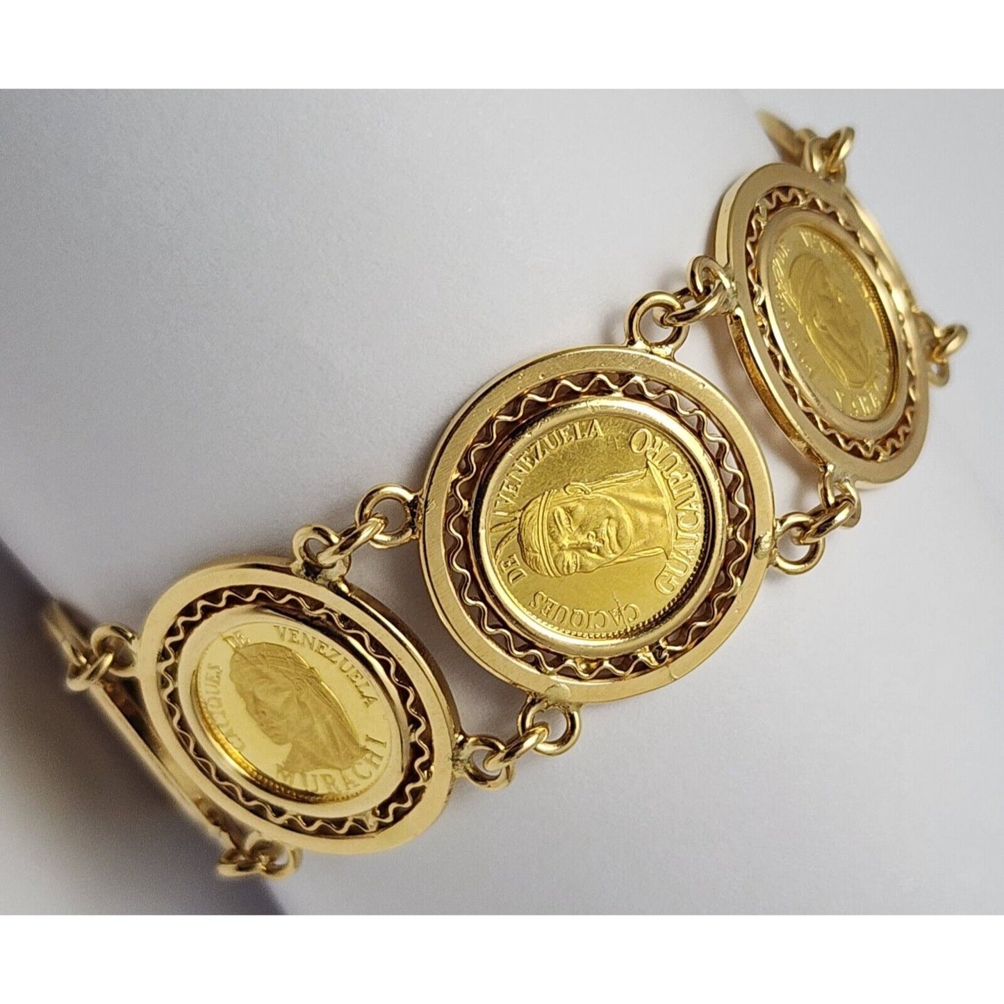 18K Yellow Gold Caciques De Venezuela 21K Gold Coin Link Bracelet