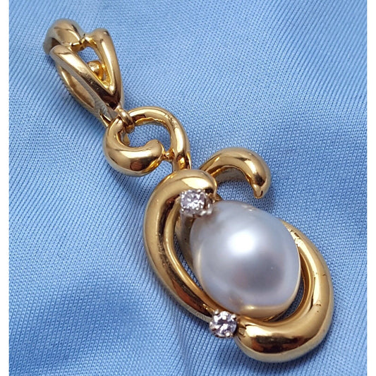 18K Solid Yellow Gold Designer Pearl & Diamond Drop Dangle Charm Pendant