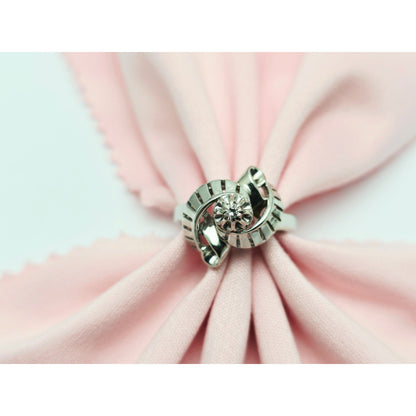18K White Gold Round Cut Diamond Interlocking Ring