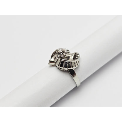 18K White Gold Round Cut Diamond Interlocking Ring