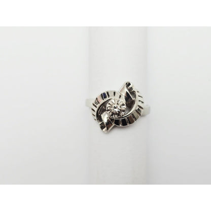 18K White Gold Round Cut Diamond Interlocking Ring