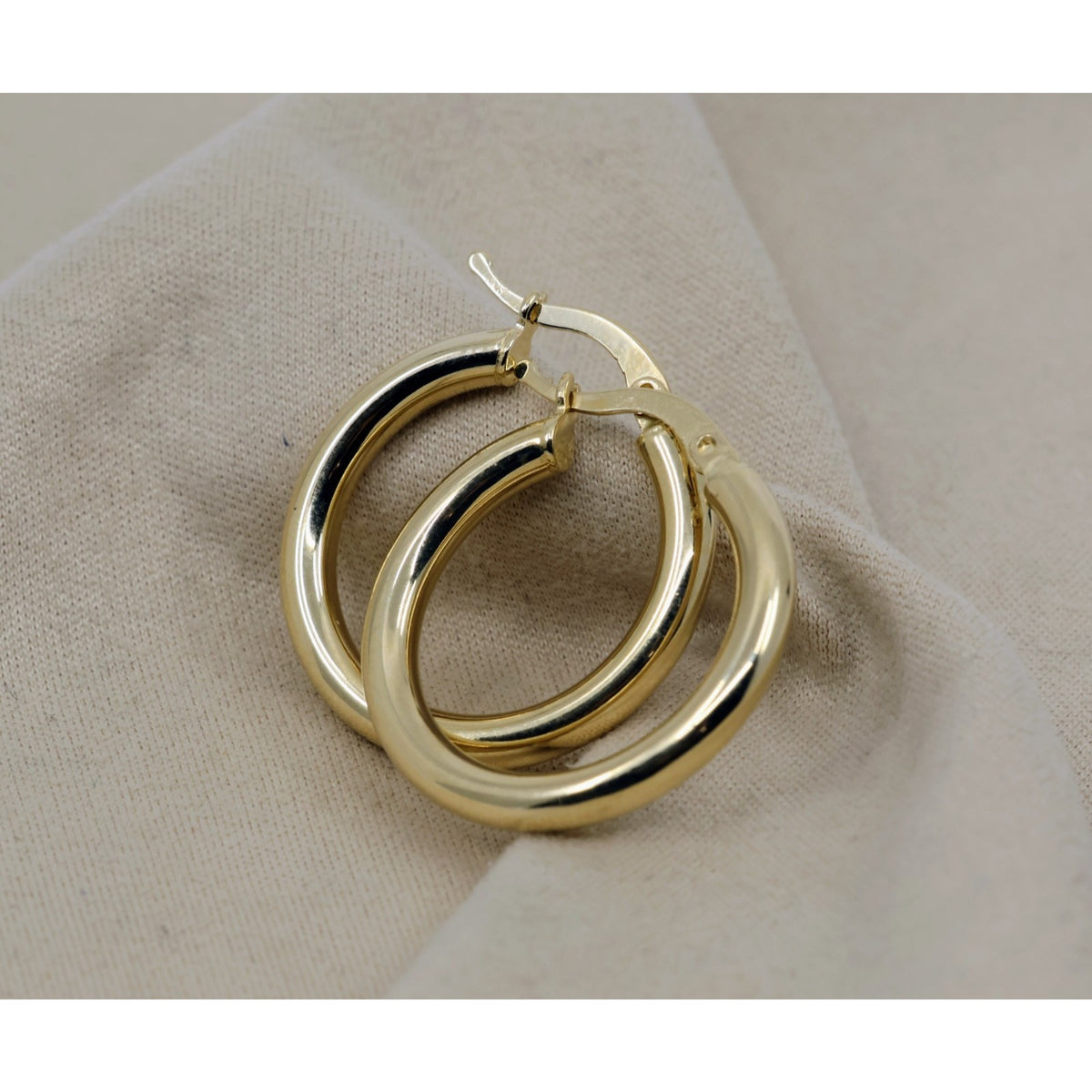 Medium 14K Yellow Gold Hinged Round Tube Hoop Earrings