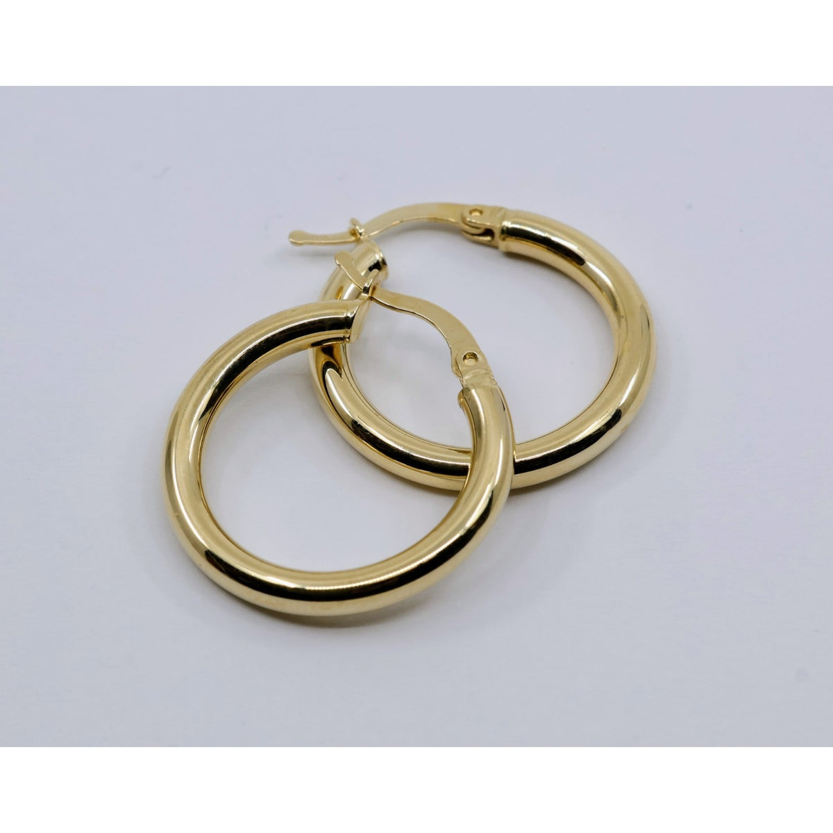 Medium 14K Yellow Gold Hinged Round Tube Hoop Earrings