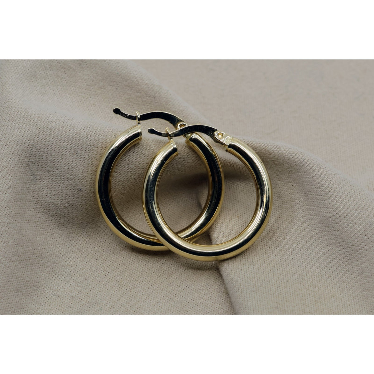Medium 14K Yellow Gold Hinged Round Tube Hoop Earrings