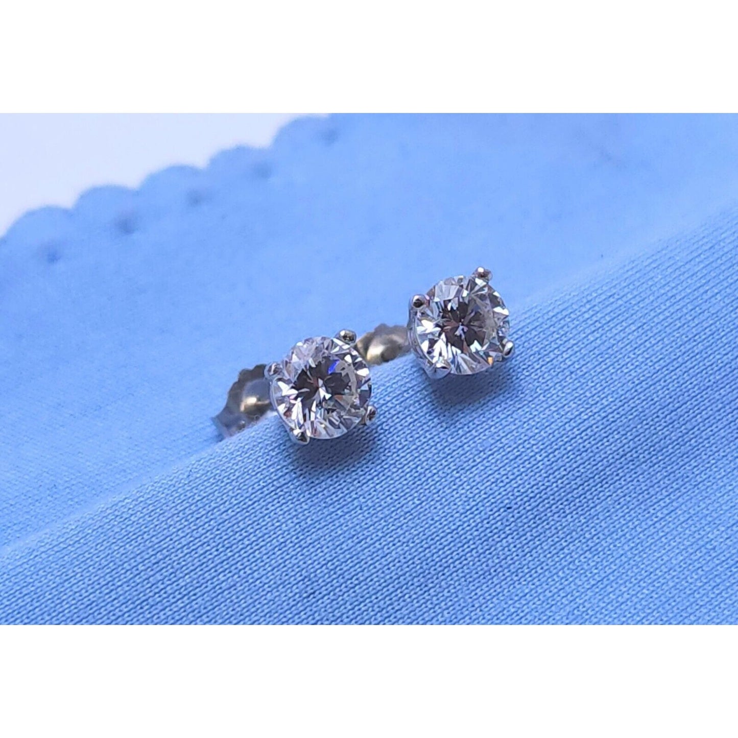 14K White Gold Round Cut Diamond Stud Earrings