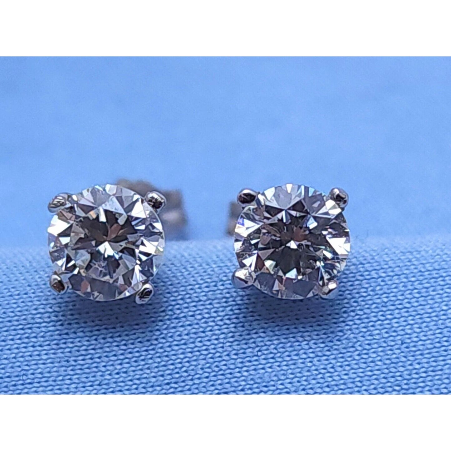 14K White Gold Round Cut Diamond Stud Earrings