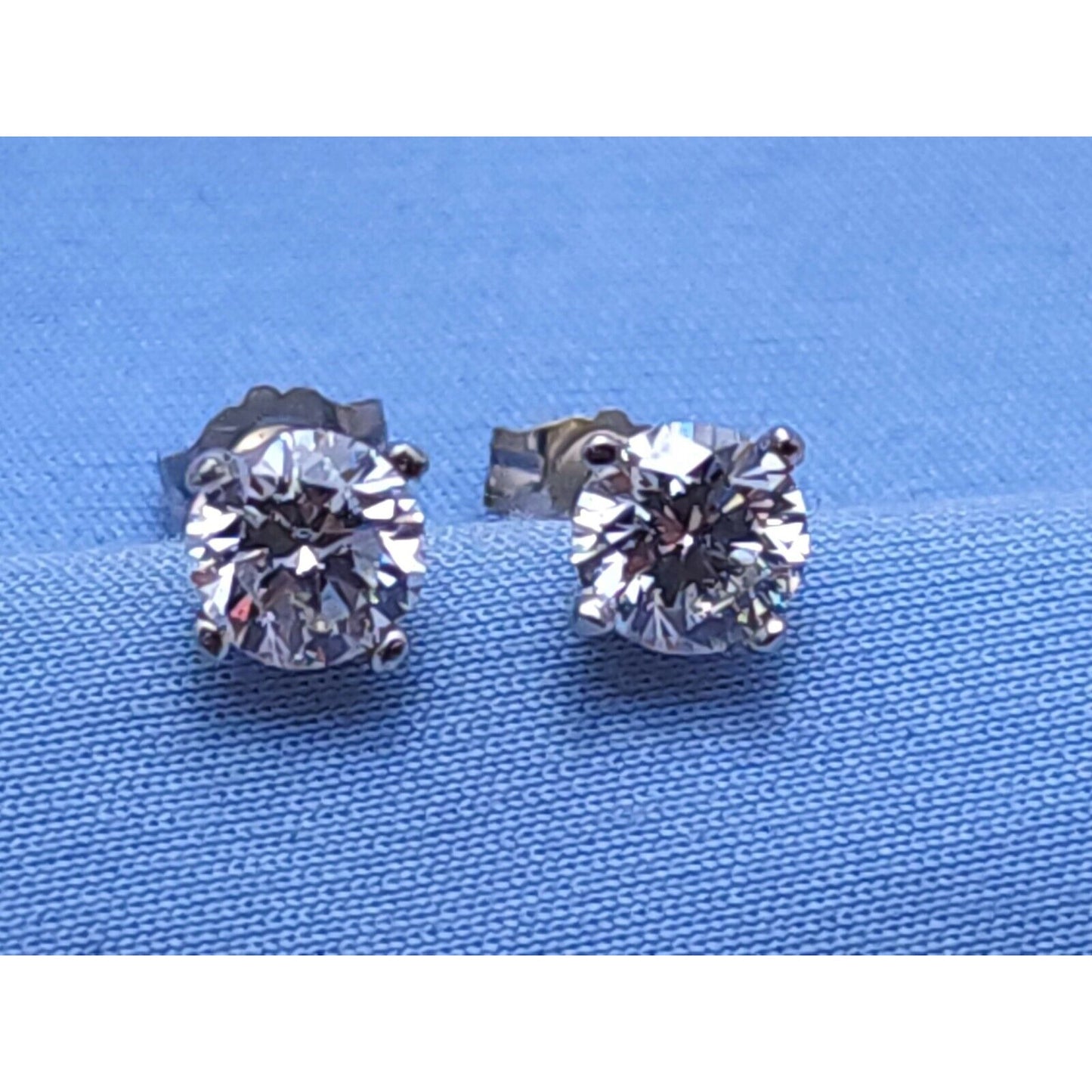 14K White Gold Round Cut Diamond Stud Earrings