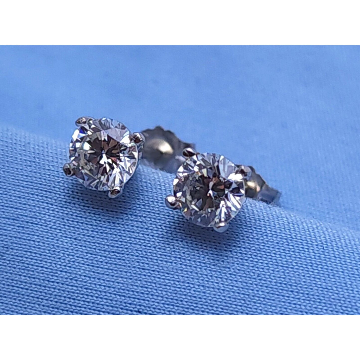 14K White Gold Round Cut Diamond Stud Earrings