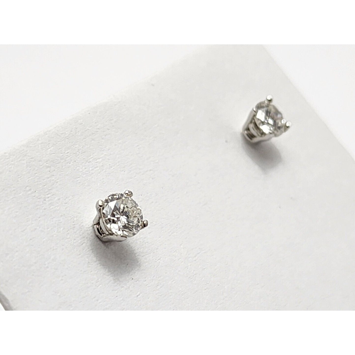 14K White Gold Round Cut Diamond Stud Earrings