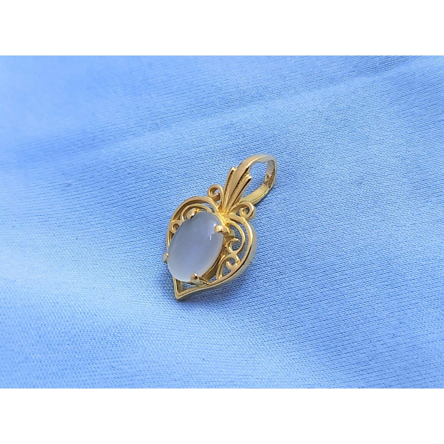 18K Yellow Gold Heart Moonstone Charm Pendant