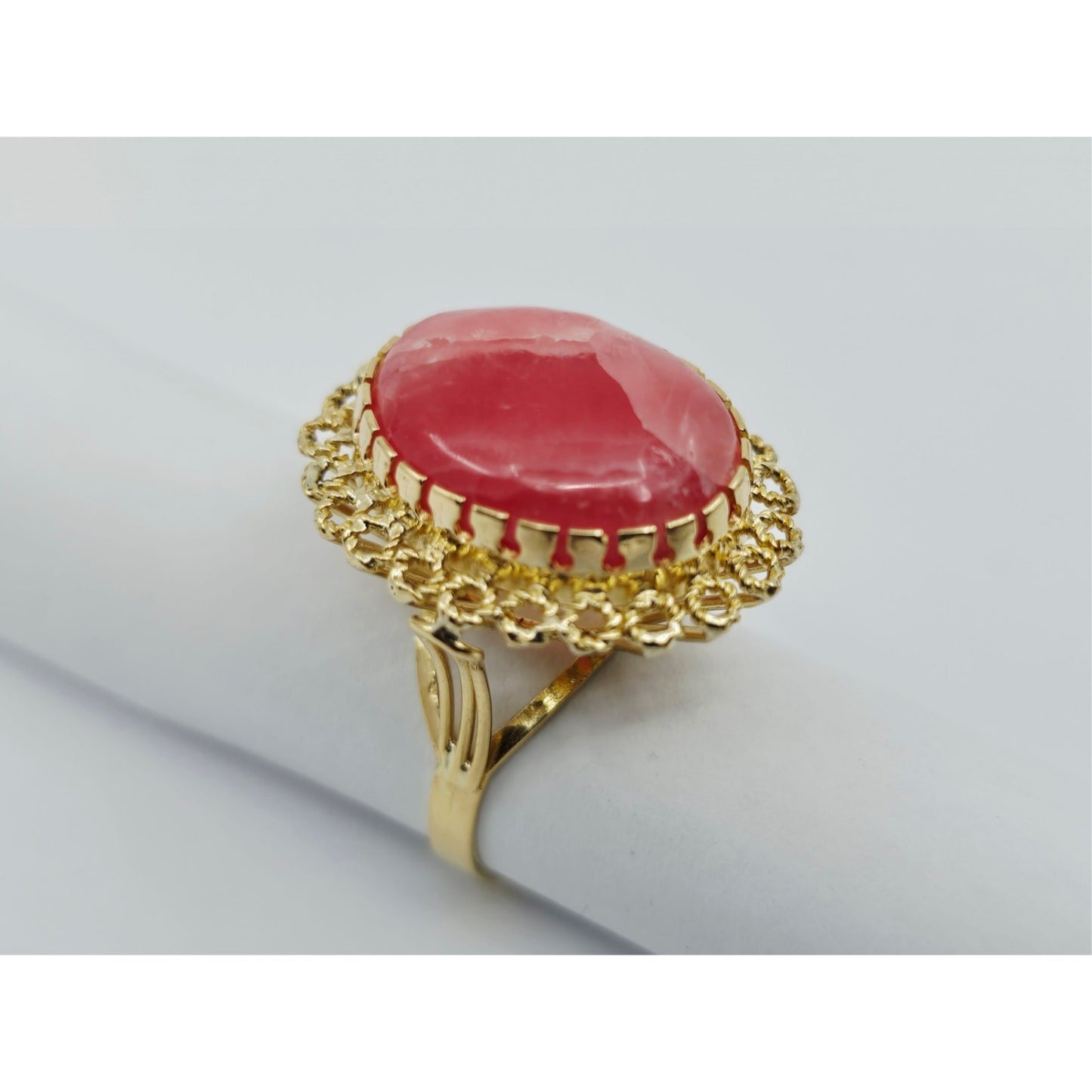 18K Yellow Gold Cabochon Rhodochrosite Ring