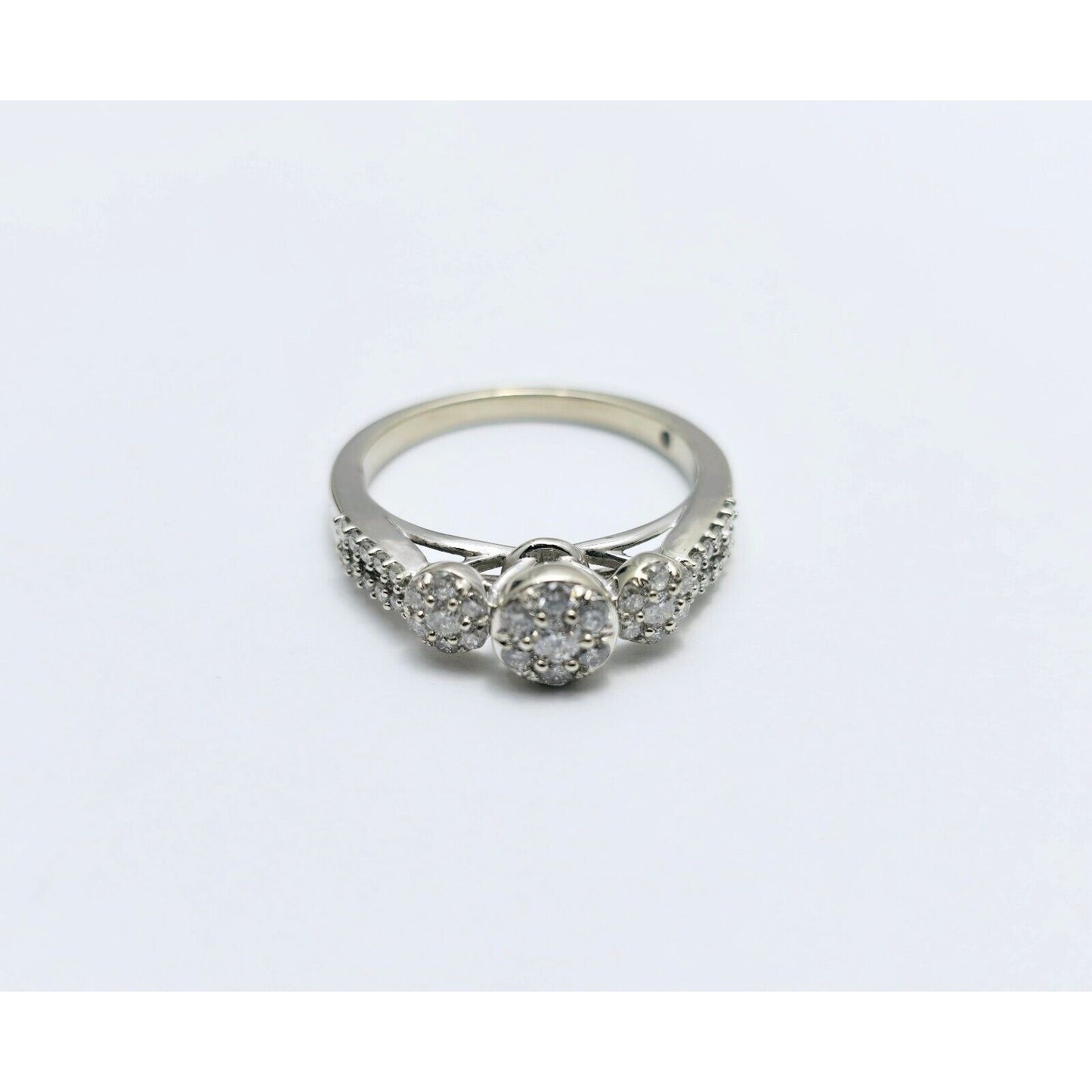 10K White Gold Round Cut Diamond Ring