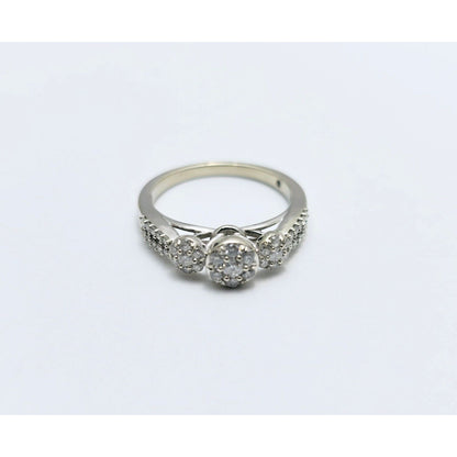 10K White Gold Round Cut Diamond Ring