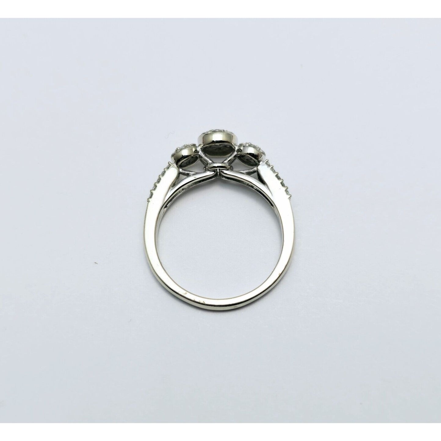 10K White Gold Round Cut Diamond Ring