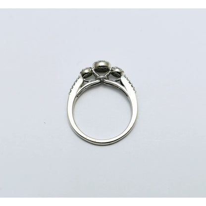 10K White Gold Round Cut Diamond Ring