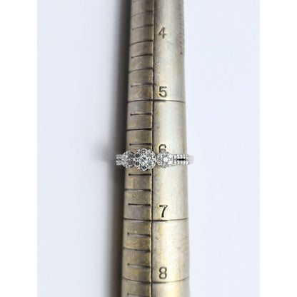 10K White Gold Round Cut Diamond Ring