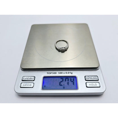 10K White Gold Round Cut Diamond Ring