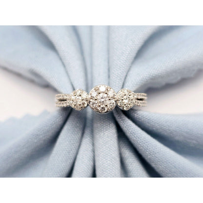 10K White Gold Round Cut Diamond Ring