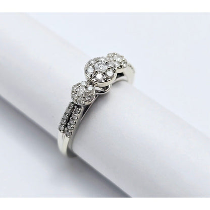 10K White Gold Round Cut Diamond Ring