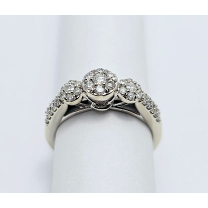 10K White Gold Round Cut Diamond Ring
